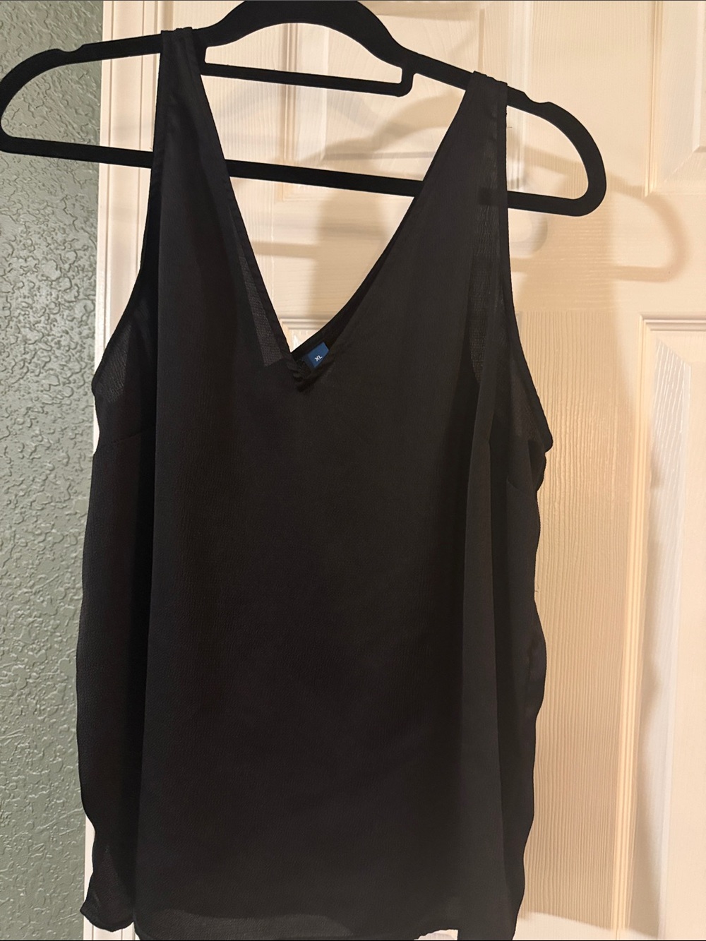Old Navy Black Sleeveless V-Neck Chiffon Cami
